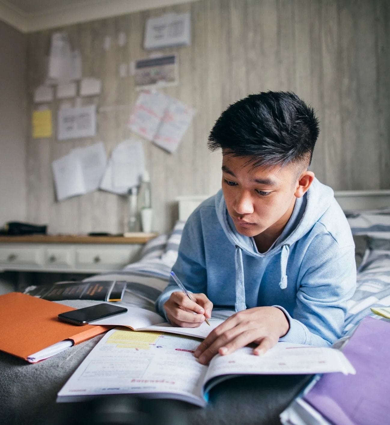 Teen students with notebooks, representing confidence and friendship